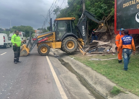 Borracharia clandestina é derrubada para evitar desastre em Manaus