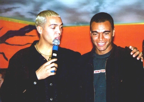 Após 22 anos de briga judicial, Denílson e Belo podem estrelar comercial de cervejaria juntos