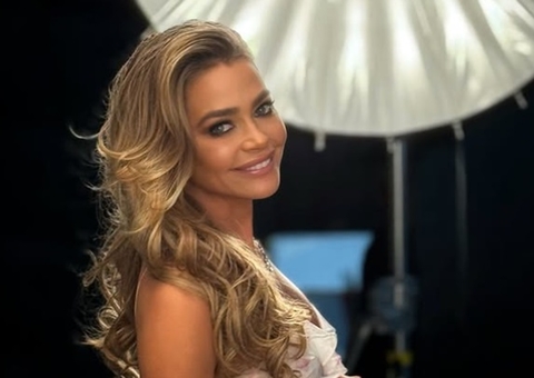 Atriz Denise Richards acusa marido de agressão, ameaça e anos de abuso