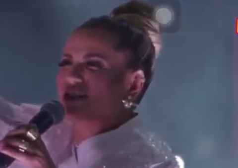 Com holograma de Kevin, Deolane estreia como cantora no 'Baile da Doutora' e divide opiniões