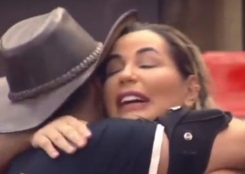 Deolane Bezerra cai no choro ao falar de MC Kevin em A Fazenda; vídeo