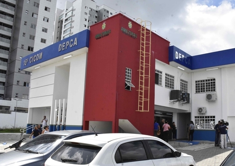 Polícia resgata bebê e crianças pequenas abandonados em casa no Petrópolis