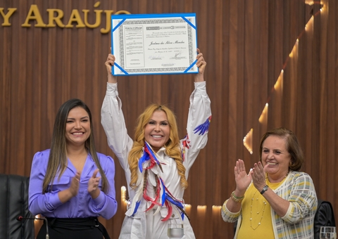 Joelma recebe título de cidadã amazonense