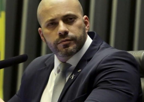 Deputados decidem hoje se mantém prisão do colega Daniel Silveira 