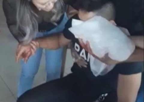 Funcionário de restaurante leva tiro no rosto durante confusão com candidato a deputado