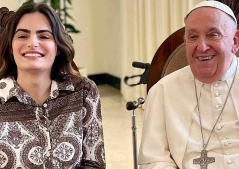 Papa Francisco recebe atriz trans de 'Bebê Rena'
