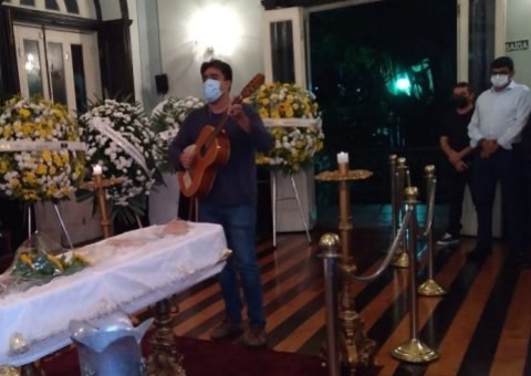 Velório de Thiago de Mello tem sarau com homenagens do filho, artistas e amigos