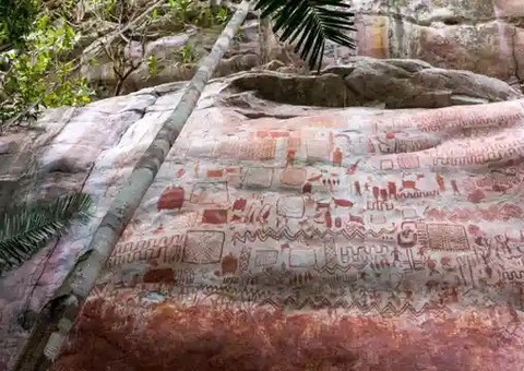 Desenhos de mais de 12 mil anos são encontrados em penhasco na Amazônia