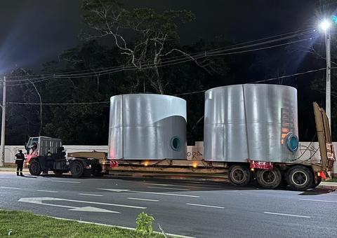 Caminhão e carreta são autuados por transporte irregular de cargas perigosas