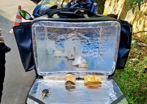Delivery de drogas: Motoboy é pego com cocaína e R$ 1,3 mil em fiscalização em Manaus