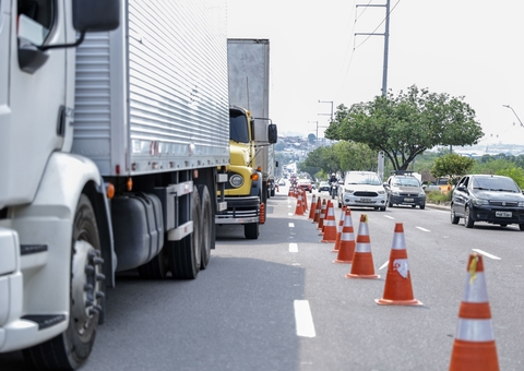 Mais de 2 mil caminhões são autuados em Manaus por oferecerem riscos no trânsito