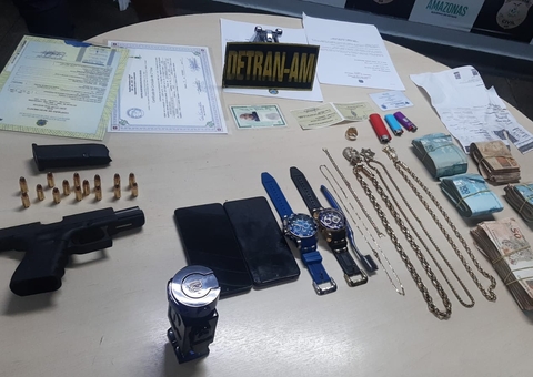 Homem usa RG falso em blitz e acaba preso com arsenal e R$ 48 mil em Manaus