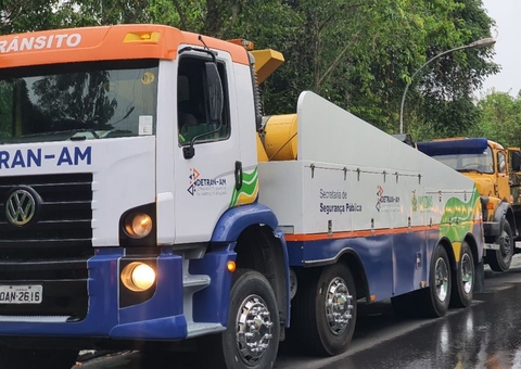 Carretas são apreendidas e 25 motoristas autuados durante fiscalização em Manaus