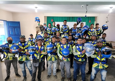 Governo entrega kits de segurança para mototaxistas no interior do Amazonas