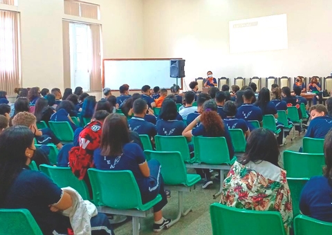 Alunos da rede pública de Manaus terão aulas de legislação de graça para obter CNH