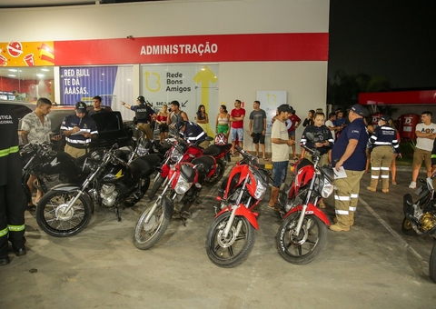 Detran-AM desarticula 'rolezinho' e apreende 53 motocicletas em Manaus