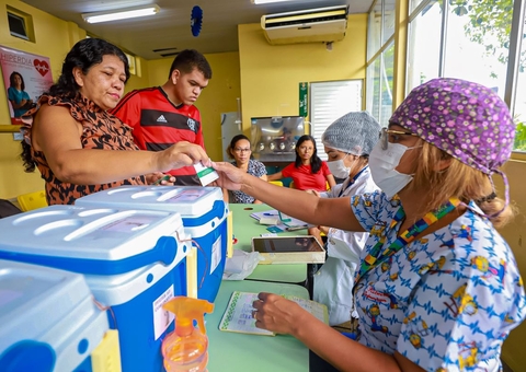 Vacinação contra a covid-19 acontece em 74 postos de Manaus nesta semana