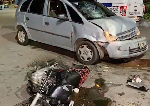 Homem fica ferido em acidente entre carro e motocicleta em Manaus