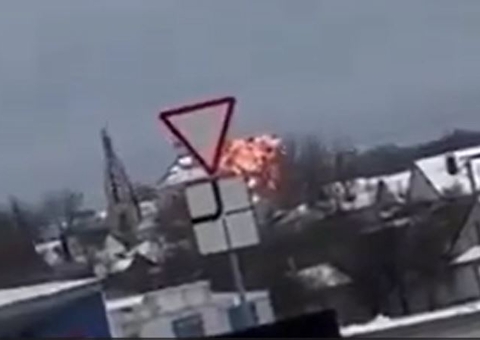 Vídeo: Avião com prisioneiros da Ucrânia cai na Rússia e mata 74 pessoas