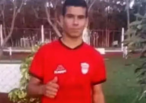Jogador morre ao bater cabeça em muro de campo de futebol; vídeo