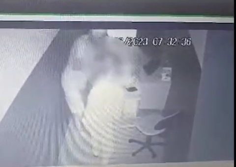 Assaltante agride funcionária e rouba R$ 24 mil da Comepi em Manaus; vídeo