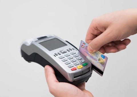 Juros do cartão de crédito sobem e atingem 429,5% ao ano em junho