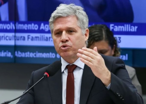Seca: Ministro da agricultura está em Manaus para definir ajuda a produtores rurais