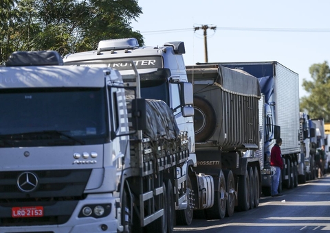 Greve Nacional dos caminhoneiros está prevista para este domingo