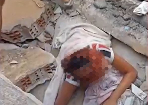 Adolescente e idosa são resgatadas de escombros de prédio na Grande Recife