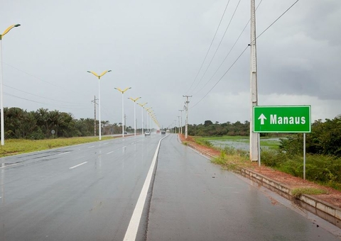 Agente de portaria morre a caminho do trabalho ao colidir com placa na AM-070