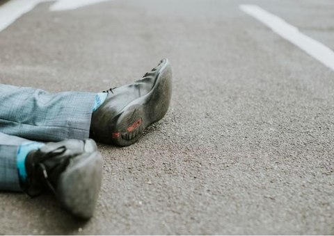 Baleado, homem é encontrado agonizando no meio da rua em Manaus