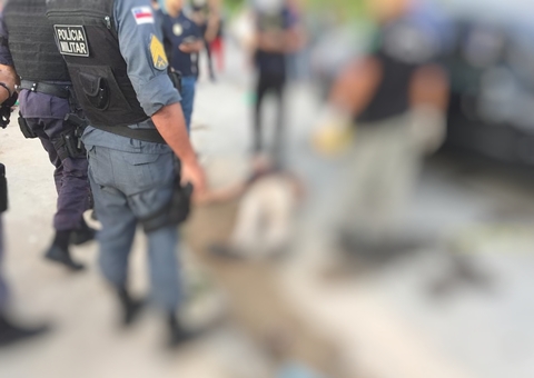 Homem morre e 3 pessoas ficam feridas após carro de app ser crivado de balas em Manaus