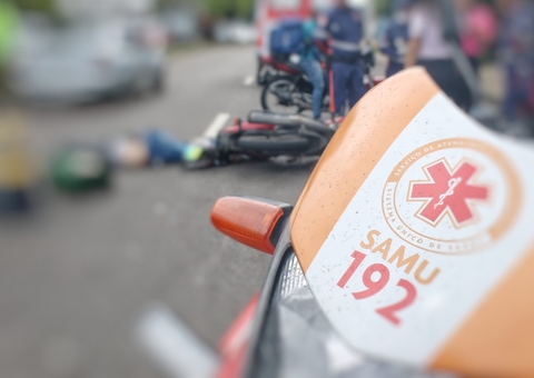 Motociclista morre ao ser esmagado por caminhão em avenida de Manaus
