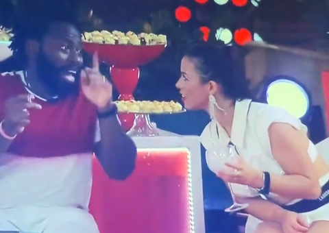 BBB22: Douglas provoca Larissa sobre ficar com PA e sister repassa informação distorcida