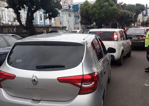 Candidatos enfrentam congestionamento em dia de prova da PC em Manaus