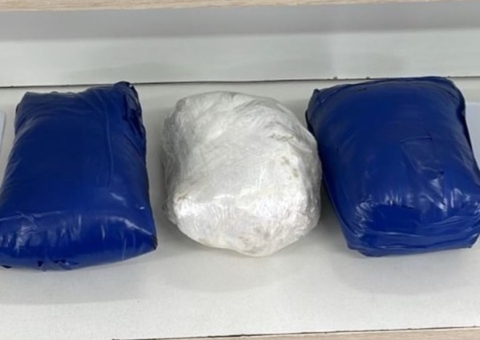 Homem é preso com drogas escondido no forro de carro em porto de Manaus