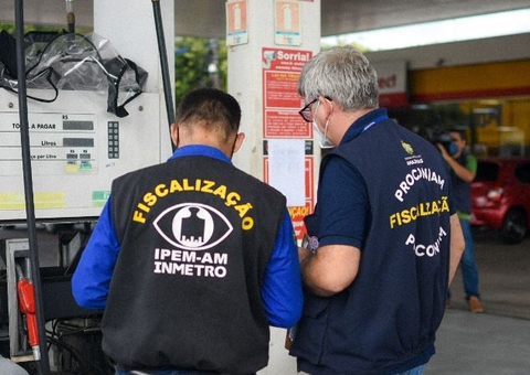 Postos de combustíveis passam por fiscalização em Manaus 