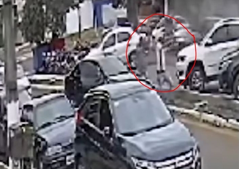 Filho de juiz é executado a tiros de fuzil na frente de padaria, veja vídeo