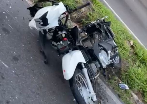 Homem é arremessado de moto ao ser atropelado na Av. Cosme Ferreira 