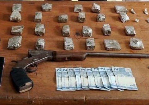 Adolescentes são apreendidos com arma e drogas em Envira