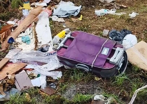 Moradores encontram restos mortais dentro de mala em lixeira