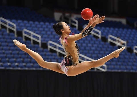 Ginasta dos EUA se apresenta ao som de 'Energia', de Pabllo Vittar