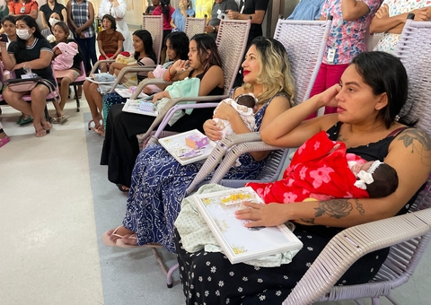 Mães de bebês internados no Instituto Dona Lindu recebem homenagem