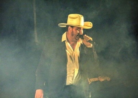 Sem vaga na UTI, cantor sertanejo morre aos 28 anos com covid-19