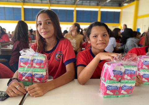 Mais de 9 mil pacotes de absorventes são entregues a meninas em vulnerabilidade no Amazonas