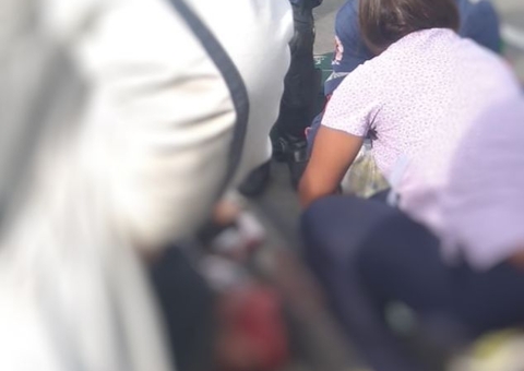 Homem tem perna dilacerada em acidente com motocicleta em Manaus