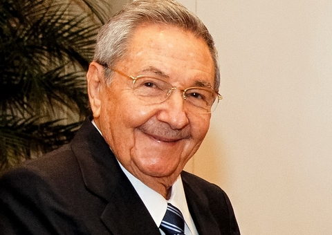 Raúl Castro anuncia aposentadoria e deixa comando do Partido Comunista de Cuba