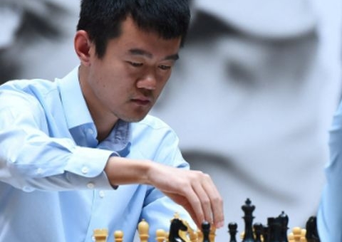 China tem seu primeiro campeão mundial de xadrez, derrotando russo