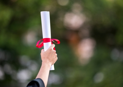 Aluna ganha R$ 20 mil por ter sido excluída de festa de formatura em universidade