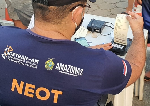 Pilotar moto sem capacete e sem CNH lideram infrações no Amazonas, aponta Detran